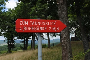 Hinweisschild "Zum Taunusblick"